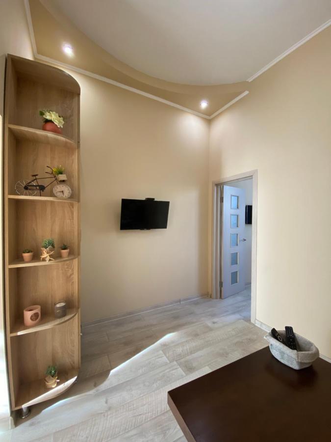 Opera House Apartment Lviv Eksteriør billede